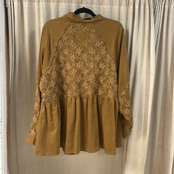 Women's Lace Detail Button-Up Top in Brown - Easel - Picture 2 of 6